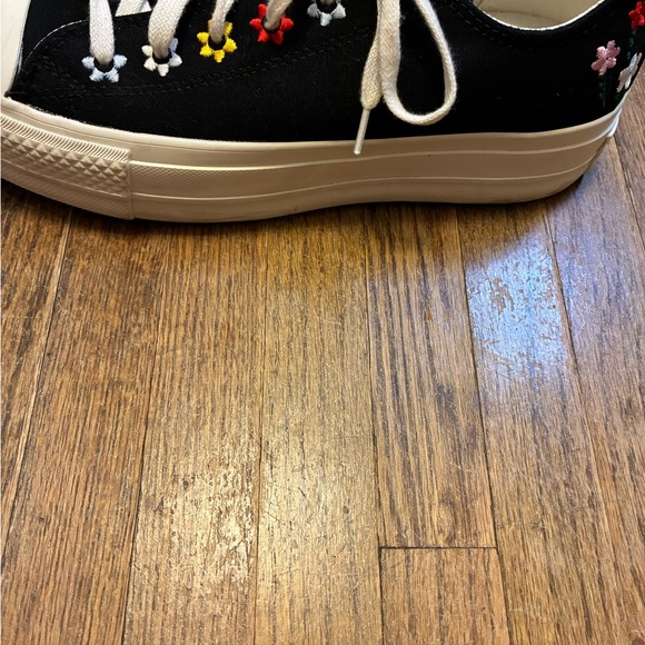 NWOT Converse Black Canvas Platform Low-Top Sneakers with  Embroidered Flowers - Picture 13 of 13